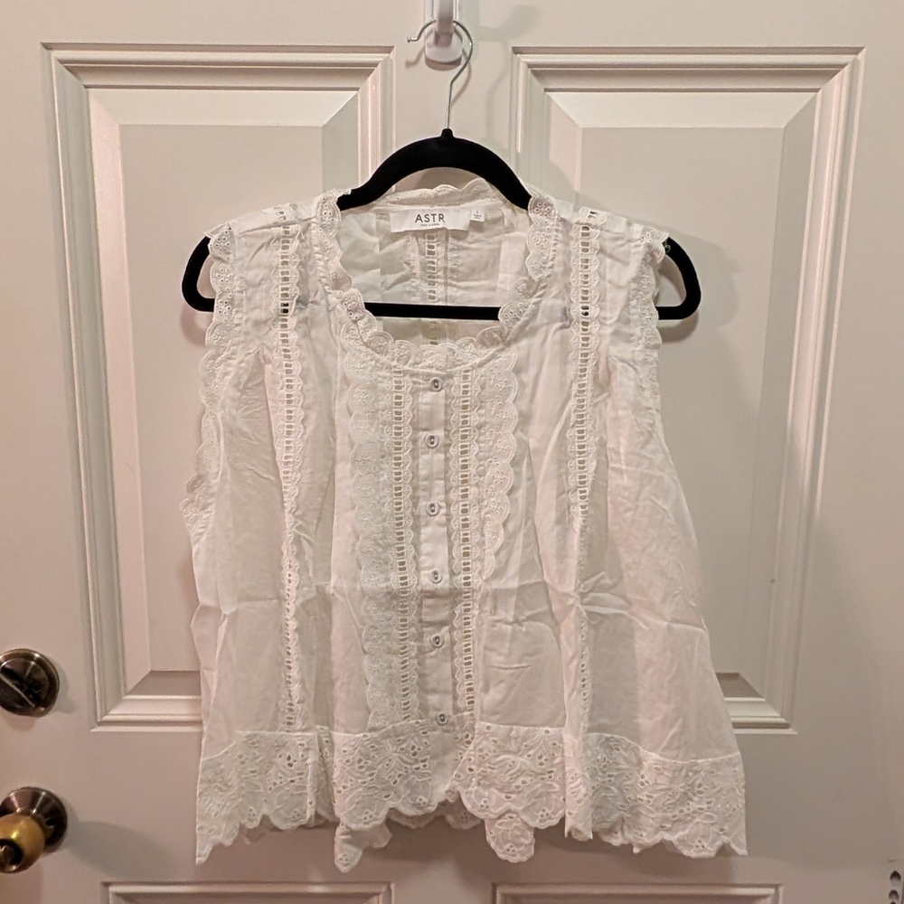 Astr White Lace Trim Button Front Sleeveless Blouse